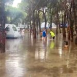 Un fort aiguat inunda el càmping El Delfín Verde de Torroella de Montgrí i sorprèn els campistes de matinada
