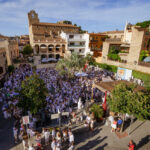 La Fira d’Indians de Begur celebra 20 anys amb una edició multitudinària i històrica