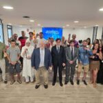 El president Salvador Illa i l’alcalde de Calonge i Sant Antoni, Jordi Soler, lliuren les claus dels habitatges de lloguer social a Calonge claus lloguer calonge