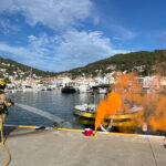 privat:-simulacre-d’incendi-i-rescat-en-una-embarcacio-al-port-de-l’estartit