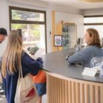 privat:-baixen-un-12%-les-visites-a-l’oficina-de-turisme-de-l’estartit-aquest-estiu