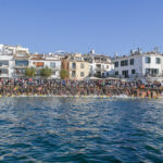 La 16a Radikal ocean52 omple de nedadors les aigües entre Calella de Palafrugell i Llafranc amb èmfasi en sostenibilitat