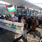 Més de 400 persones es manifesten a Girona i tallen la circulació de trens: “Per Palestina, tots a la via!”