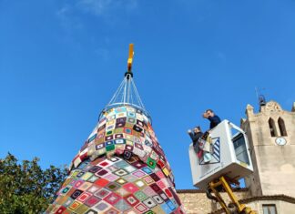 Un arbre de Nadal de 9,5 metres fet a ganxet, protagonista de l’encesa de llums a Calonge