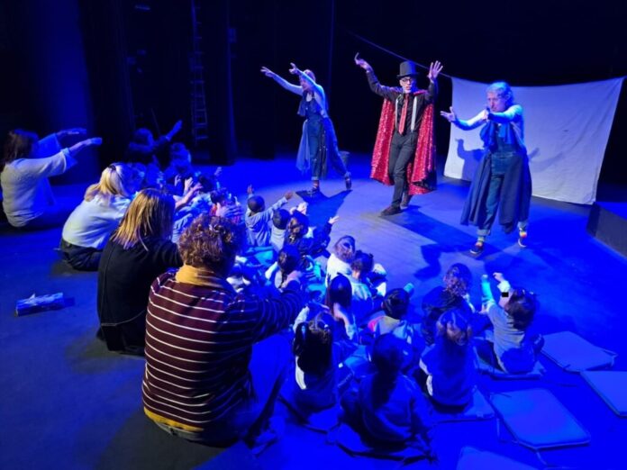 privat:-s’inicia-el-“programa-d’arts-esceniques-i-musica-per-a-escolars”-del-curs-2025-26,-amb-les-sessions-dedicades-al-teatre