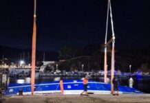 Refloten la barca enfonsada fa un mes a la Punta de Garbí, a Sant Feliu de Guíxols privat:-recuperen-del-fons-mari-l’embarcacio-enfonsada-fa-un-mes-a-sant-feliu-de-guixols
