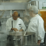 privat:-els-futurs-cuiners-de-palafrugell-aprenen-a-fer-es-niu-abans-del-tast-popular-d’aquest-dissabte