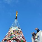 privat:-un-arbre-gegant-de-ganxet-amb-4.500-peces-donara-llum-al-nadal-de-calonge-i-sant-antoni