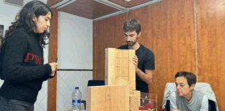 La Capella del Carme de Palamós inaugura “Penjant d’un fil”, l’obra guanyadora de la Biennal d’Art Ezequiel Torroella privat:-arnau-toscano-i-maria-borrego-es-converteixen-en-els-guanyadors-de-la-segona-edicio-de-la-biennal-d’art-ezequiel-torroella-de-palamos