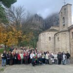 Un centenar de persones grans de Calonge i Sant Antoni visiten Montserrat en una sortida cultural i espiritual
