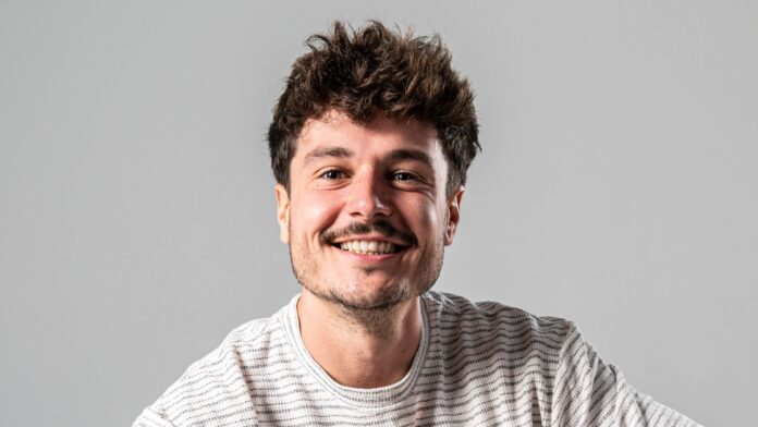 petits-camaleons-2026-porta-de-nou-la-musica-familiar-a-la-sala-apolo-amb-un-cartell-de-luxe