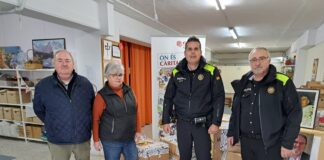 La Policia Local de Palamós entrega a Càritas més de 70 quilos d’aliments recollits privat:-la-policia-local-de-palamos-fa-entrega-dels-mes-de-70-quilos-d’aliments-recollits-en-la-campanya-solidaria-de-nadal-a-caritas-palamos-i-sant-joan