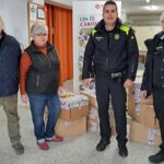 privat:-la-policia-local-de-palamos-fa-entrega-dels-mes-de-70-quilos-d’aliments-a-caritas