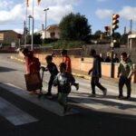 privat:-families,-mestres-i-alumnes-de-corca-denuncien-els-riscos-que-l’escola-estigui-dividida-per-la-carretera-c-66