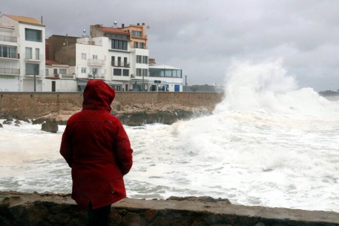 privat:-la-llevantada-augmenta-el-cabal-del-ter,-el-fluvia,-la-muga-i-el-manol-fins-a-nivells-de-risc