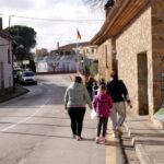 privat:-families,-mestres-i-alumnes-de-corca-denuncien-els-riscos-que-l’escola-estigui-dividida-per-la-carretera-c-66