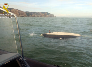 Rescaten una família amb dos menors després que el seu veler bolqués i quedessin a la deriva a l’Estartit L'Estartit rescat família