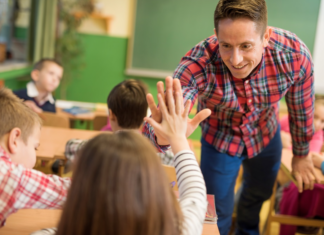 Impulsen un taller a Palafrugell per millorar la comunicació entre famílies i infants