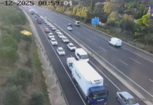 Un camió bolca a la C-31 a l’alçada de Calonge i obliga a tallar la circulació en sentit Palafrugell