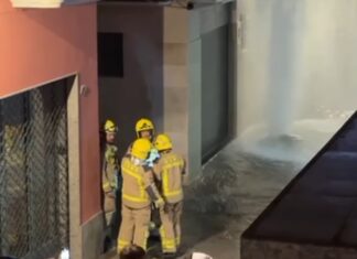 Una fuita deixa sense aigua diversos carrers de Sant Feliu de Guíxols fuita d'aigua sant feliu de guíxols