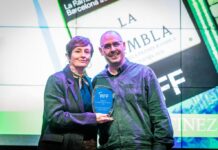 Oliver Martínez, responsable del Cinema Casino de Begur, rep el Premi Capítol a La Rambla Film Festival