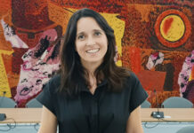 Cartes per combatre la soledat: el projecte de Pineda de Mar que uneix alumnat i persones grans