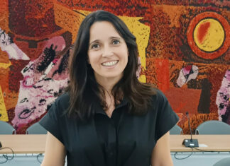 Cartes per combatre la soledat: el projecte de Pineda de Mar que uneix alumnat i persones grans