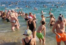 Centenars de persones comencen el 2026 amb un bany a la platja de Sant Feliu de Guíxols privat:-centenars-de-persones-comencen-el-2026-amb-un-bany-a-la-platja-de-sant-feliu-de-guixols