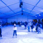 privat:-5.500-patinadors-i-patinadores-han-gaudit-de-la-pista-de-gel-de-platja-d’aro