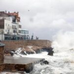 Protecció Civil alerta de fort onatge al Baix Empordà amb onades que poden superar els quatre metres privat:-proteccio-civil-envia-una-alerta-als-mobils-de-19-municipis-de-l’alt-i-el-baix-emporda-pel-temporal-maritim-de-dilluns