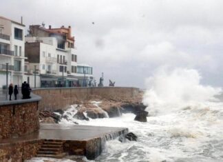 Protecció Civil alerta de fort onatge al Baix Empordà amb onades que poden superar els quatre metres privat:-proteccio-civil-envia-una-alerta-als-mobils-de-19-municipis-de-l’alt-i-el-baix-emporda-pel-temporal-maritim-de-dilluns
