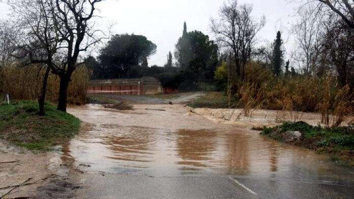 privat:-la-llevantada-en-directe:-proteccio-civil-envia-una-alerta-per-risc-d’inundacions-a-l’emporda,-selva-i-girones