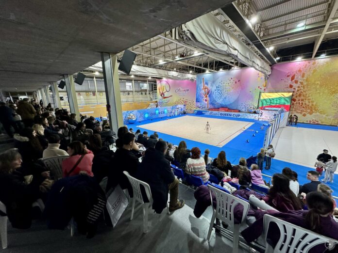 privat:-gimnastes-de-tot-el-mon-participen-aquest-cap-de-setmana-en-un-torneig-a-platja-d’aro