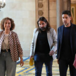 Acord de PSC, ERC i Comuns per duplicar la taxa turística La portaveu d'ERC al Parlament, Ester Capella, i el portaveu dels Comuns al Parlament, David Cid, dirigint-se a la reunió de la Junta de Portaveus Data de publicació: dimarts 27 de maig del 2025, 10:52 Localització: Barcelona Autor: Redacció Taxa turística