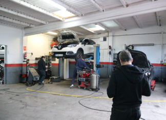 Els mecànics gironins alerten de la falta de relleu generacional tot i l’increment de feina que tenen als tallers mecànics