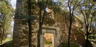 Un llibre recull 35 monuments medievals de 14 pobles de l’Empordà i el Gironès