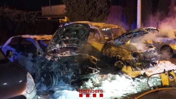 privat:-incendi-de-vehicles-a-torroella:-dos-de-calcinats-i-dos-d’afectats-per-l’escalfor