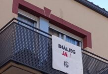 Joaquim Duaso: “No estem en contra de l’habitatge social, hi estem a favor, però no de qualsevol manera” privat:-pancartes-dels-veins-del-barri-de-l’energia-de-palafrugell-reclamant-dialeg