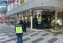 Una persona detinguda i diversos locals inspeccionats en operatius policials a Platja d’Aro i Sant Feliu de Guíxols privat:-dos-operatius-policials-a-platja-d’aro-acaben-amb-un-detingut,-mes-de-20-identificats-i-material-electronic-intervingut