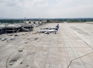 L’aeroport de Girona tanca el primer semestre fregant els 833.000 passatgers, un 7,3% menys que fa un any privat:-l’aeroport-de-girona-tanca-el-gener-amb-un-8,2%-menys-de-passatgers