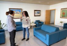 Palamós renova el mobiliari de la sala de vetlla del cementiri Sala de vetlles de Palamós