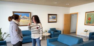 Palamós renova el mobiliari de la sala de vetlla del cementiri Sala de vetlles de Palamós