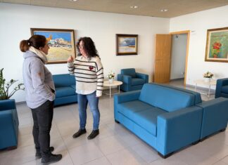 Palamós renova el mobiliari de la sala de vetlla del cementiri Sala de vetlles de Palamós