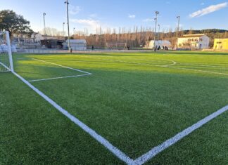 Renoven la gespa artificial del camp de futbol 7 de Palamós