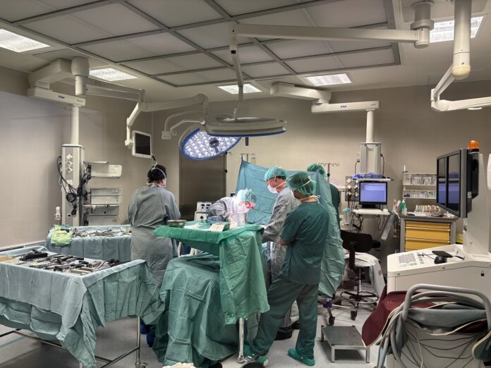 Intervenció_quirúrgica_Hospital_Olot_red