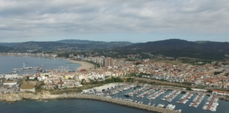 Palamós acull una caminada solidària amb motiu dels 25 anys de l’Associació d’Afectades de Fibromiàlgia Palamós port marina i barri vell