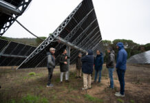 Representants del Baix Empordà visiten el parc solar públic de Vidreres per impulsar la transició energètica