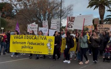 Professors de la Vall d’Aro convoquen una concentració a Sant Feliu per demanar millores a Educació Vaga docents Sant Feliu professors concentració