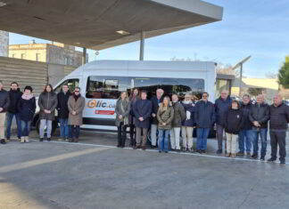 Un clic contra l’aïllament: El Baix Ter estrena el transport a demanda en una desena de municipis