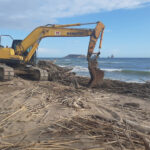 L’Ajuntament de Torroella inicia la retirada de residus de les platges afectades pel temporal Harry torroella de montgrí residus